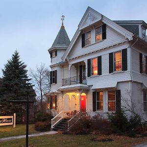 Bed and Breakfast Lang House On Main Street Bed & Breakfast à Burlington Exterior photo