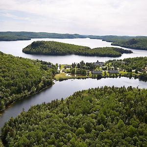 Hotel Auberge du Lac-à-l'Eau-Claire à Saint-Alexis-des-Monts Exterior photo