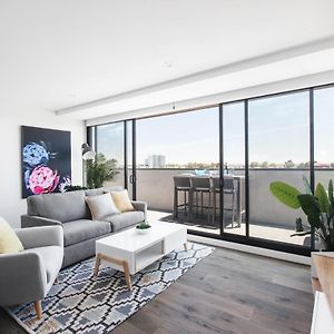 Spacious Urban Oasis Apartment With City Views By Ready Set Host Ville de Ville de Melbourne Exterior photo