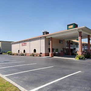 Red Roof Inn & Suites Rome Exterior photo