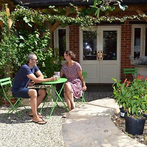 Bed and breakfast The Kingsley At Eversley Exterior photo