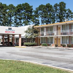 Rodeway Inn Emporia Exterior photo