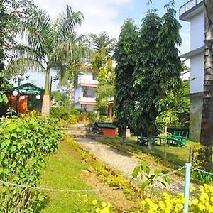 Hotel Green Park à Pokhara Exterior photo