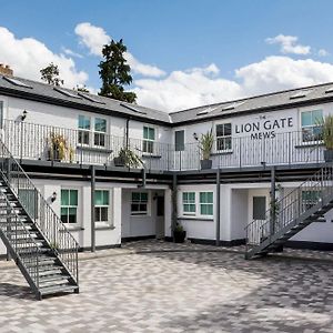 Hotel The Lion Gate Mews à Kingston upon Thames  Exterior photo