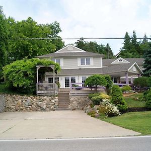 Hotel Bee 'N Bee Bed N' Breakfast à Lambton Shores Exterior photo