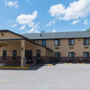 Hotel Baymont By Wyndham Pierre Exterior photo