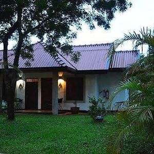 Vista Bnb Joes Habarana Village Sigirîya Exterior photo