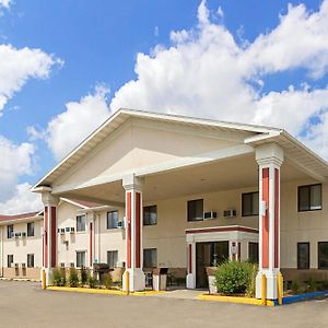 Americas Best Value Inn Fargo Exterior photo