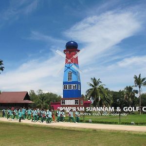 Hotel Prompiram Suannam & Golf Club à Phitsanulok Exterior photo