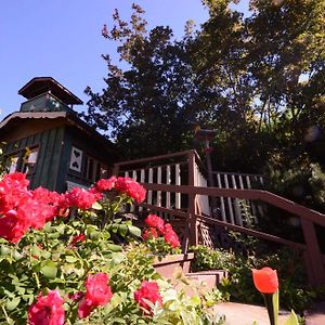 Hotel Fairy'S Garden Chalet à West Kelowna Exterior photo