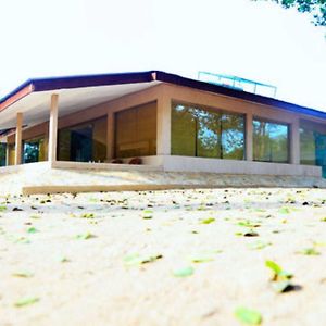 Villa Yala Crocodile Park Bungalow à Kataragama Exterior photo