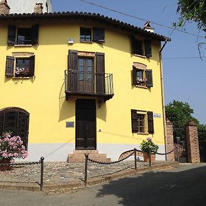 Villa Altes Backhaus In Maranzana à Mombaruzzo Exterior photo