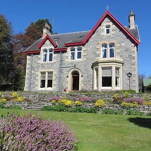 Hotel Rossmor Bed & Breakfast à Grantown-on-Spey Exterior photo