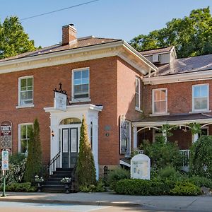 Trinity House Inn Gananoque Exterior photo