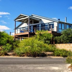 Villa Blue Ocean Haven - Expansive Ocean Views In This Classic Family Beach House In Peppermint Grove Beach à Capel Exterior photo