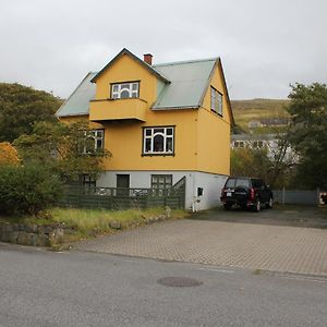 Cosy Guesthouse anno 1936 Sandavágur Exterior photo