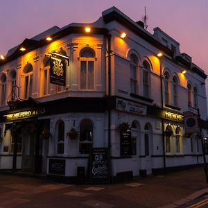 Hotel The Milford Arms à Hounslow Exterior photo