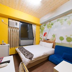 Feng Jia Homestay Taichung Exterior photo