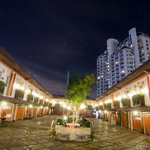 Victoria Court Suites Pasig Manille Exterior photo