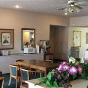 Value Lodge Brownwood Restaurant photo