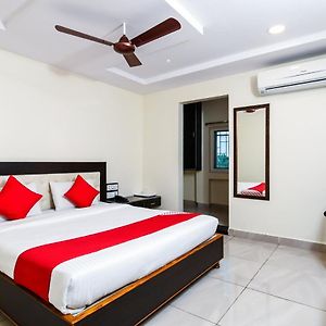 Hôtel Oyo 26723 Rb Residency à Vijayawāda Exterior photo