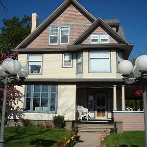 The Bridge Street Inn Charlevoix Exterior photo