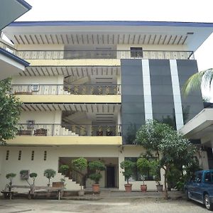 Hôtel Reyna'S The Haven & Gardens à Tagbilaran Exterior photo