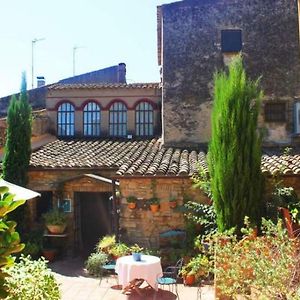 Hotel Hostal La Riera à Torroella de Montgrí Exterior photo