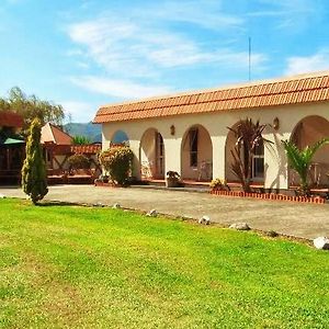 Hotel Casa Mexicana à Paeroa Exterior photo