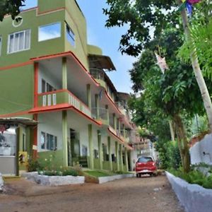 Hotel Kozee Kaves à Yelagiri Exterior photo