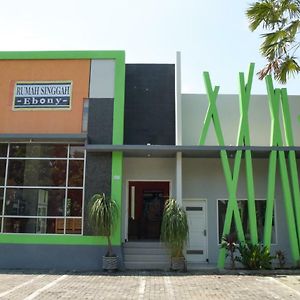 Hôtel Reddoorz Syariah Near Balai Kota Probolinggo 2 Exterior photo