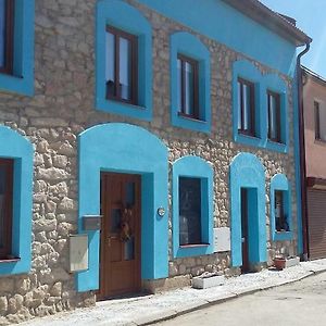 Hotel Penzion L'Isola à Kunžak Exterior photo