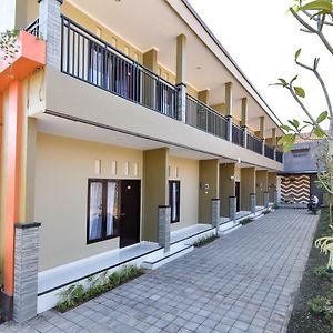 Hotel Reddoorz Plus Near Jalan Imam Bonjol Denpasar à Seminyak Exterior photo