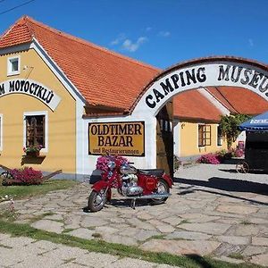 Hotel Muzeum Lesna:Penzion A Camping à Lesna  Exterior photo