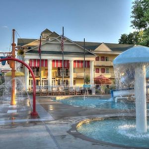 Oak Tree Lodge Sevierville Exterior photo