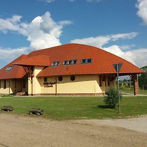 Hotel Miklós Fogadó és Étterem à Matraterenye Exterior photo