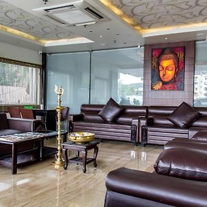 Hotel Oyo Premium Gajuwaka Junction à Visakhapatnam Exterior photo