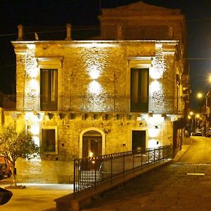 Bed and Breakfast Palazzo Restifa Bnb à Montalbano Elicona Exterior photo