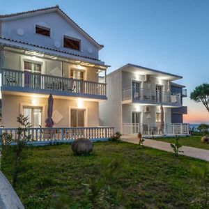 Villa Antonis Beachfront deluxe apartments Amoudi Exterior photo