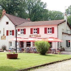 Hotel le rond gardien à Isle-et-Bardais Exterior photo