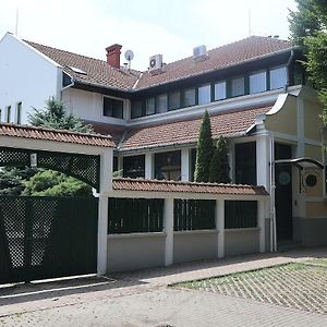 Hotel Szlovak Panzio à Bekescsaba Exterior photo