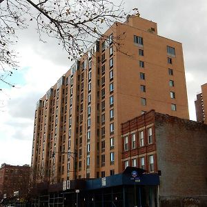 Hotel Modern Elevator Building With Attended Lobby à New York Exterior photo