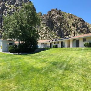 Meadowcliff Lodge Coleville Exterior photo