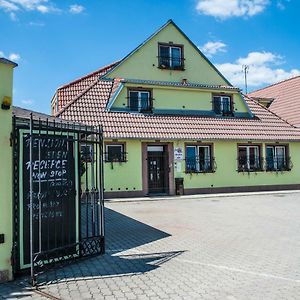 Hotel Penzion Eden à Znojmo Exterior photo