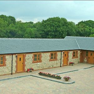 Hook Farm Cottages Royal Wootton Bassett Exterior photo