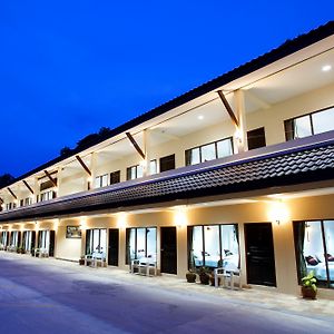 Hotel Baan Supannikar à Nakhon Si Thammarat Exterior photo