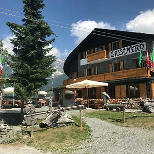 Hotel Sasso Nero à Chiesa in Valmalenco Exterior photo