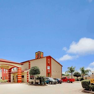 Hotel Super 8 By Wyndham Houston/I-10/Federal Road Exterior photo