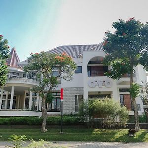 Hôtel Oyo 1110 Ijen Butik House à Malang Exterior photo