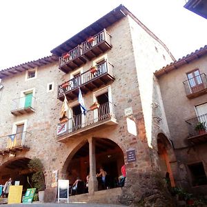 Hotel CAN MENCIÓ - Plaça Major à Santa Pau Exterior photo